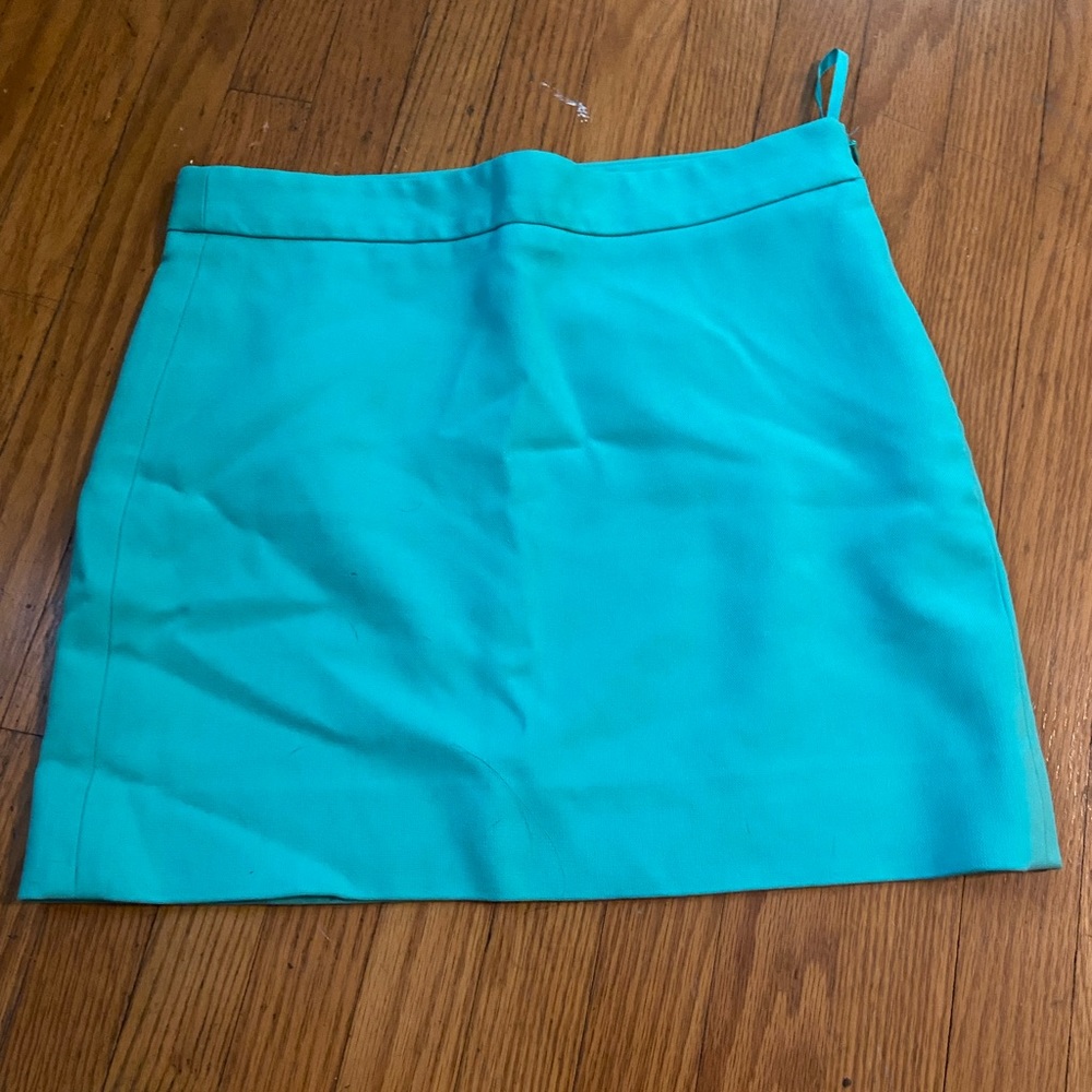 Gap sz 2 green mini skirt.